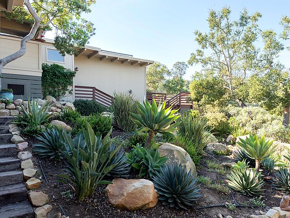 4th image of 460 Mountain Dr
