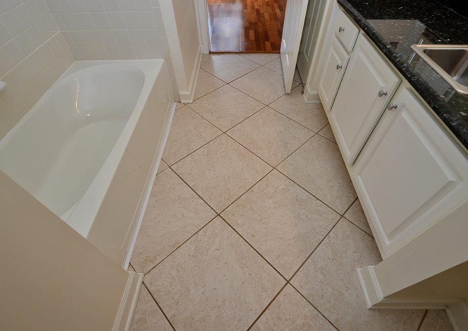 2nd image of 1101 Juniper St NE APT 1417