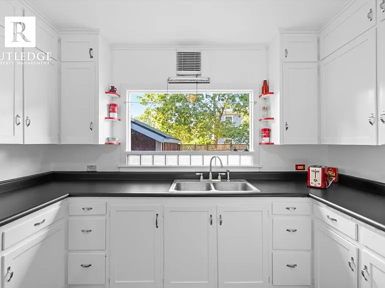 8 Willamette Ave — Photo 10
