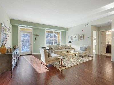 1320 Riverside Ln APT 207, Mendota Heights, MN, 55118