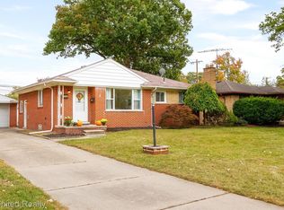 6820 Robindale Ave, Dearborn Heights, MI 48127