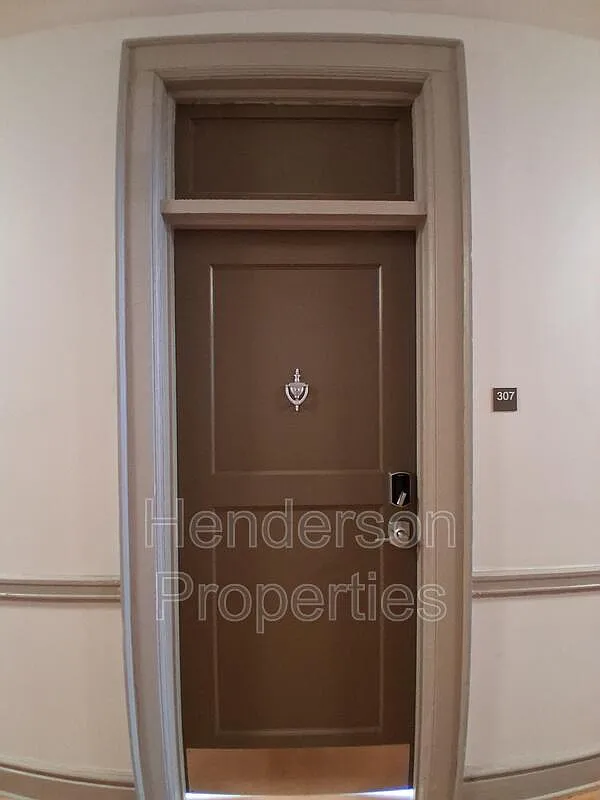 1 bed, 1.0 bath, 804 sqft, $1,800 — Photo 2