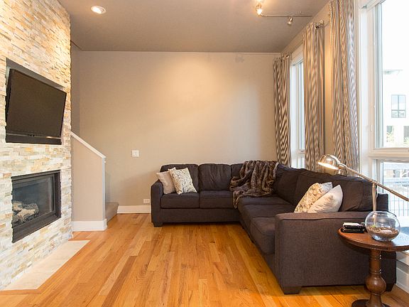 3rd image of 909 S 10th Ct