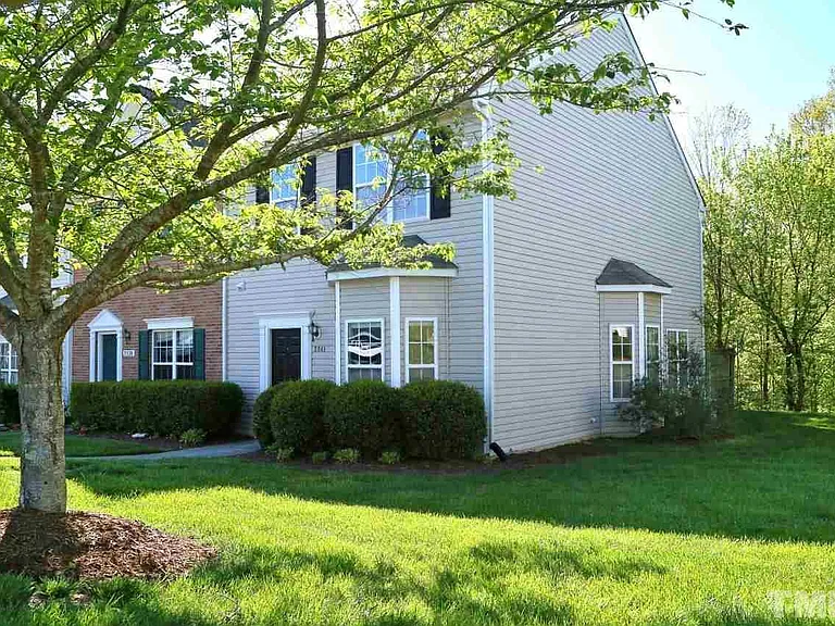 2841 Gross Ave — Photo 2