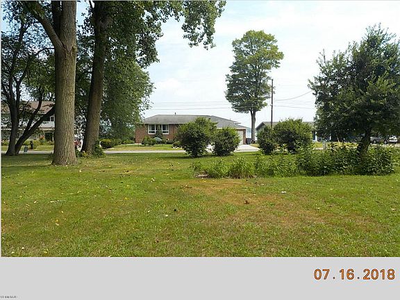 5th image of 2600 Woodbine Ave