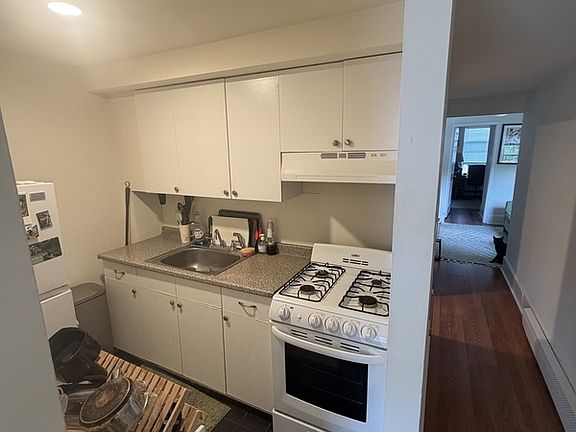 4th image of 1526 Christian St #3C