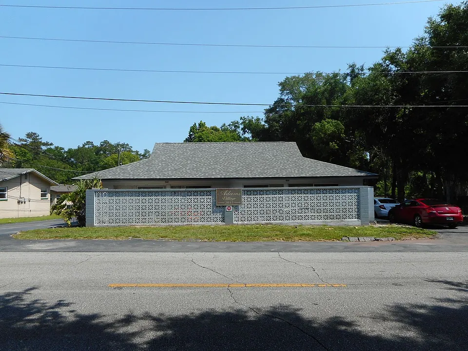 2037 NE 2nd St