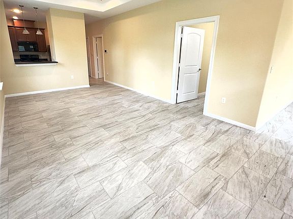 4th image of 1040 Trinidad St
