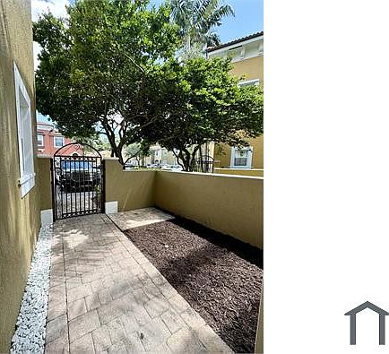 5th image of 3437 Merrick Ln #610