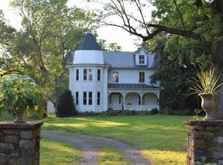 10448 Royston Ln, Marshall, VA 20115