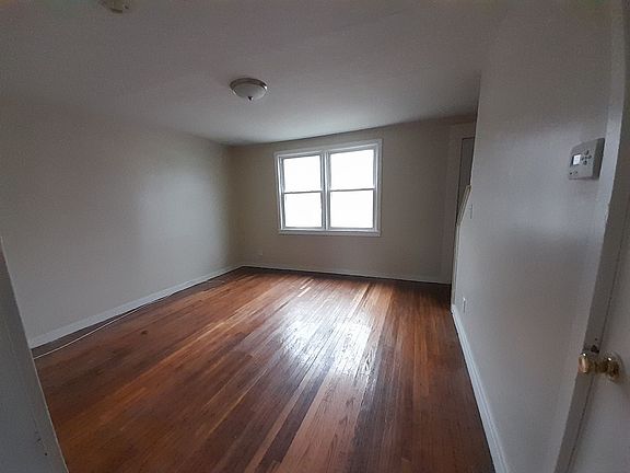 5th image of 15-25 Dumas Pl