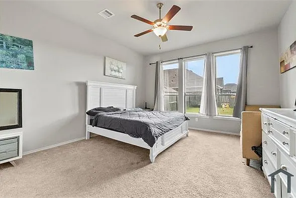 4 bed, 2087 sqft, $3,100 — Photo 4