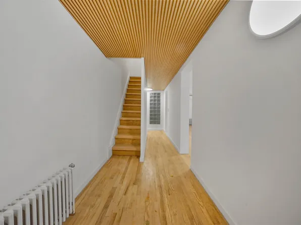 264 Berry Street image 2 of 10