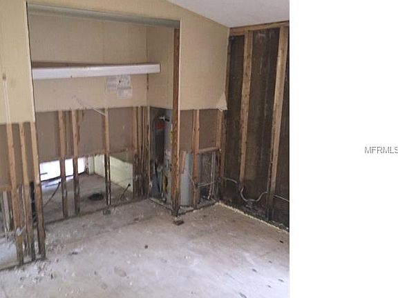 5th image of 15427 Dennis Dr