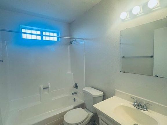 4th image of 938 N Belvedere Ave APT 1