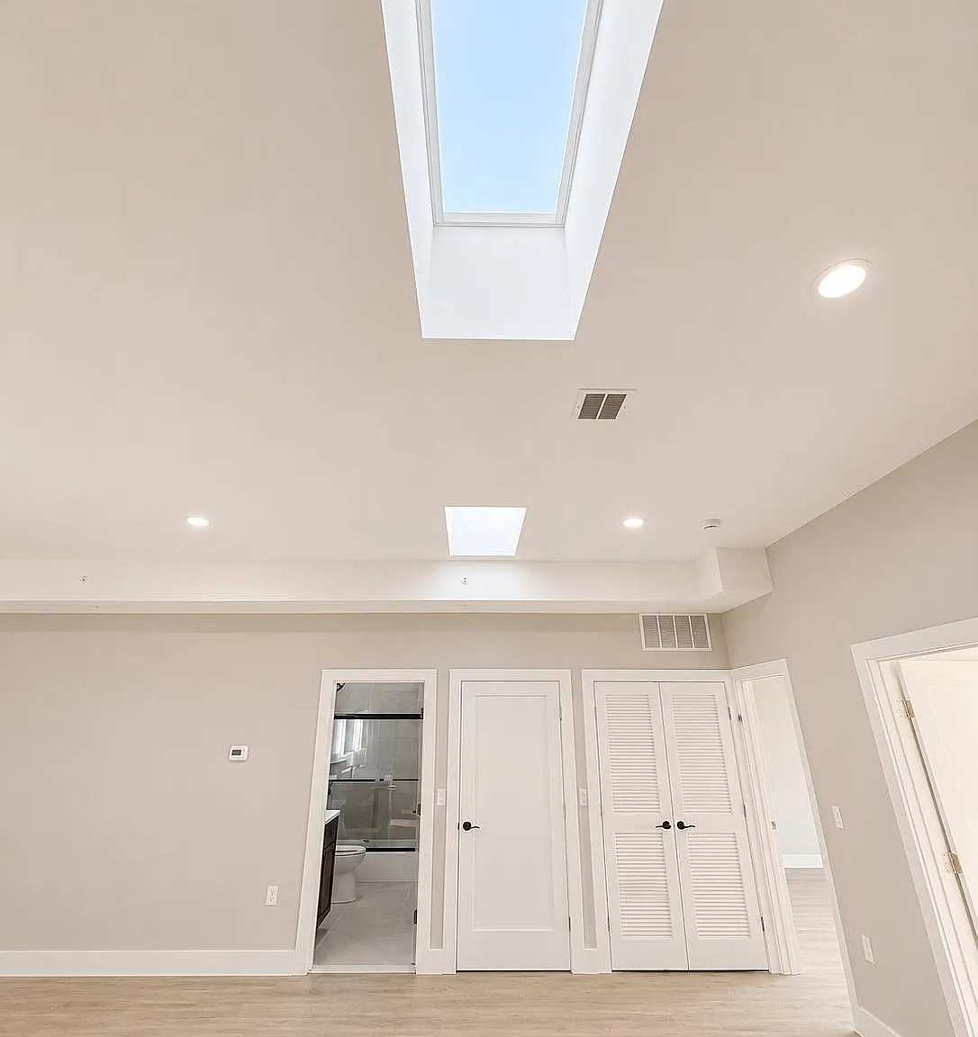 2 bed, 2.0 bath, 1100 sqft, $3,350 — Photo 2