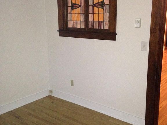 3rd image of 68 Grove Ave Floor 1