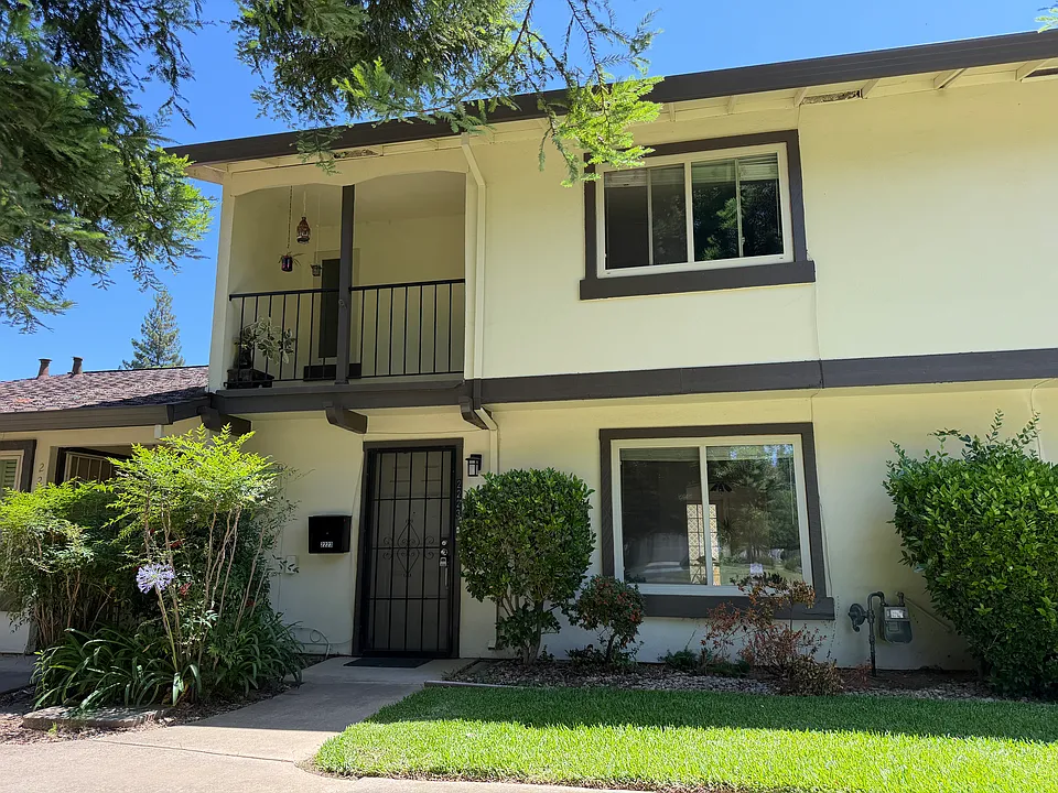 2223 Bridlewood Dr