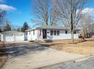 215 18th St NW, Waverly, IA 50677