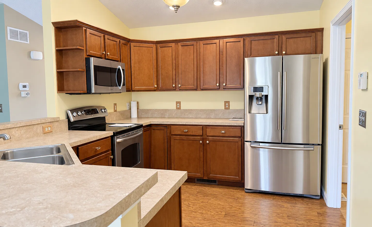2 bed, 1383 sqft, $2,200 — Photo 2