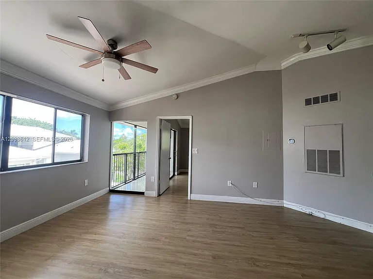 2445 SW 18th Ter #1009 — Photo 4