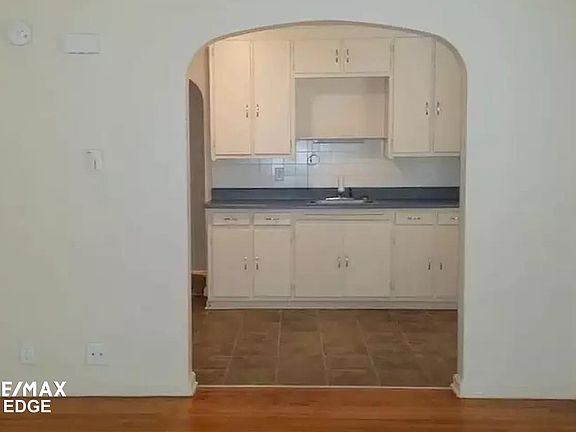 5th image of 712 S Grand Traverse St