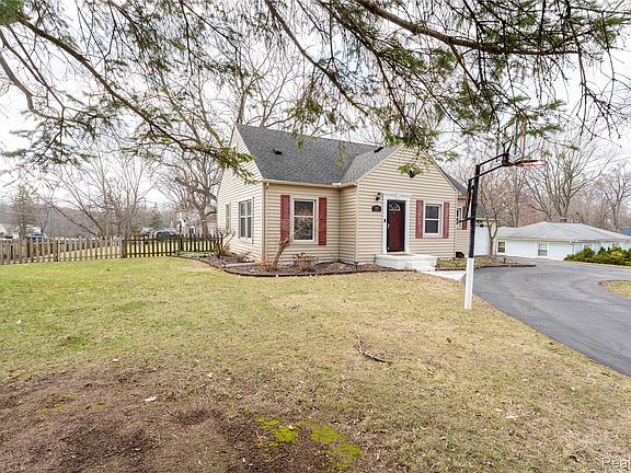 4th image of 723 Globe Rd