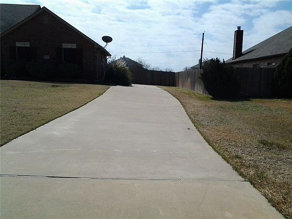 2nd image of 522 Kings Creek Dr