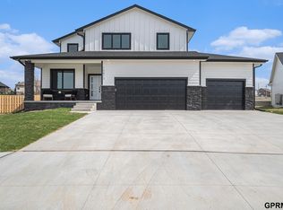 10813 S 218th St, Gretna, NE 68028