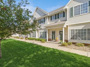 2085 Ridgeview Cir, Clive, IA 50325