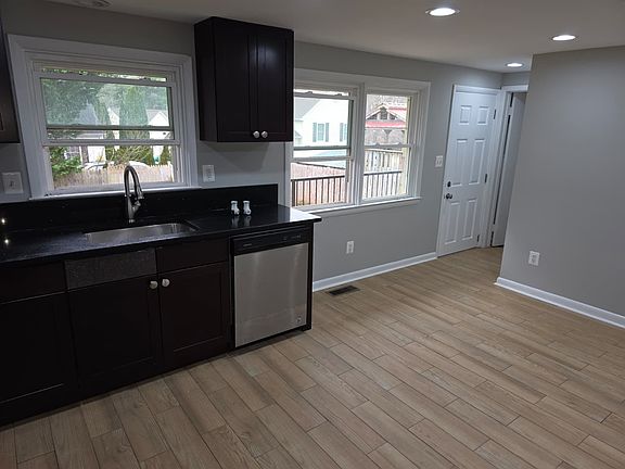 3rd image of 1015 Waite Ave