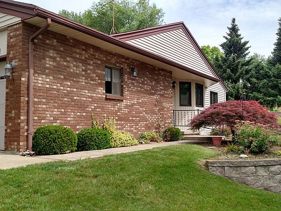 3rd image of 661 Amberwood Dr SW