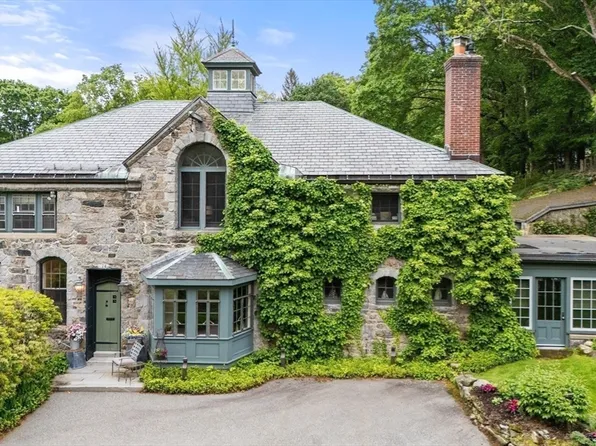 74 Warren St, Newton, MA 02459