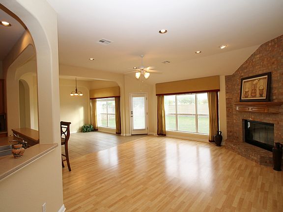 4th image of 2307 Aaron Ross Way