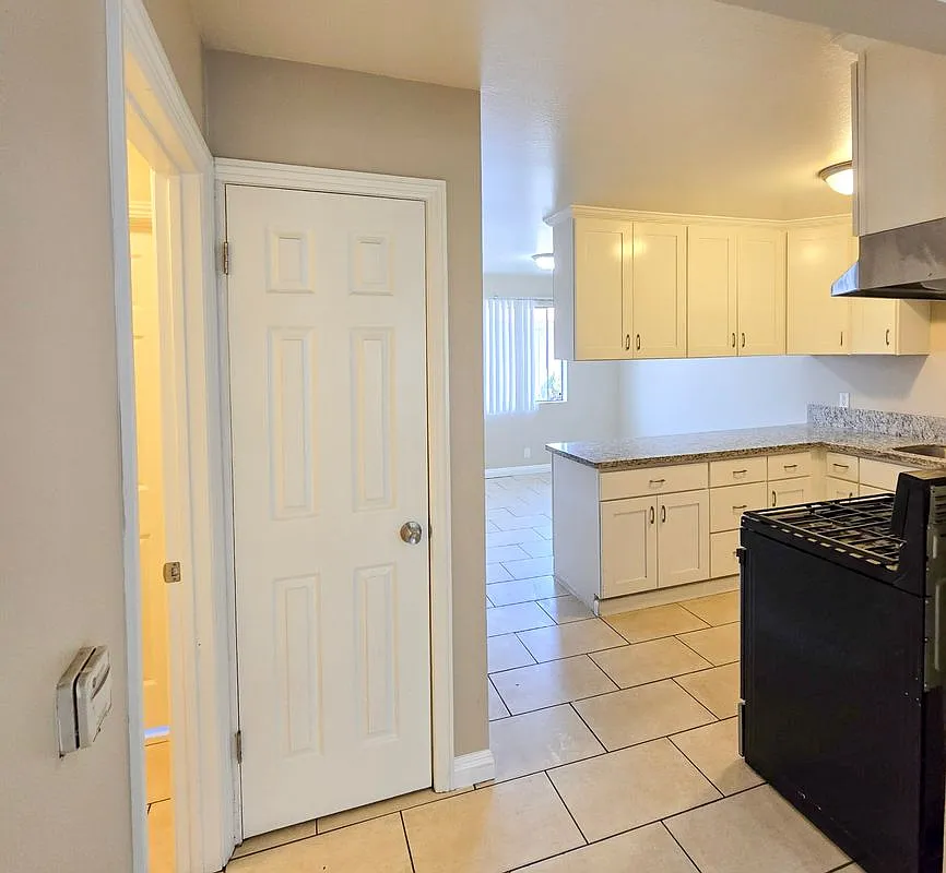 2 bed, 2.0 bath, 970 sqft, $2,400 — Photo 3