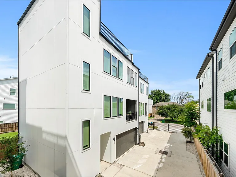 3010 Delano St — Photo 27