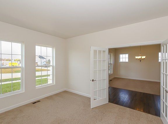 4th image of 13337 Bond Lot 94
