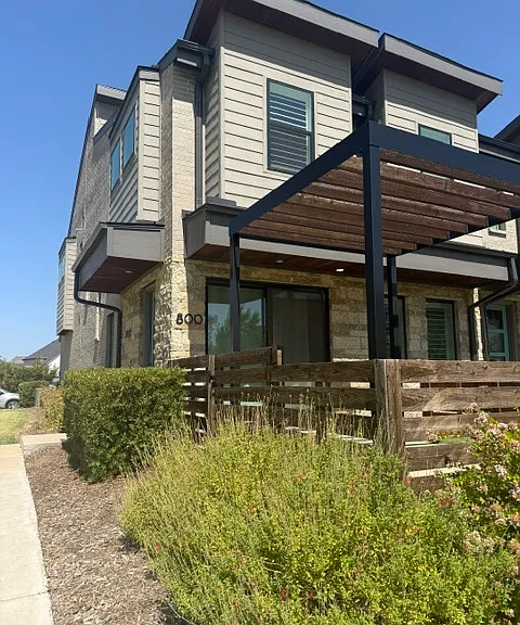 800 Bandera Ct — Photo 3