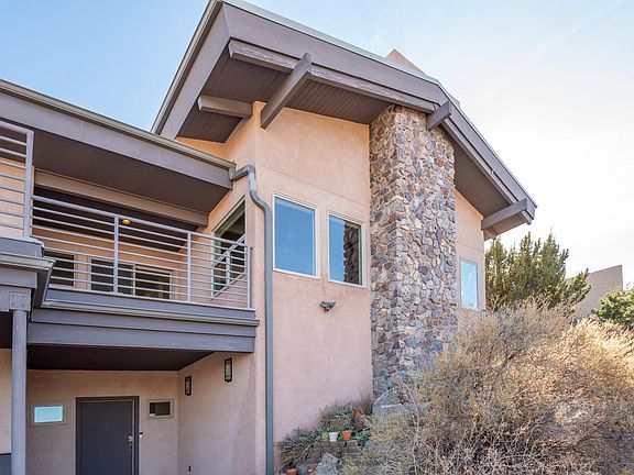 3rd image of 4414 Canyon Ct NE