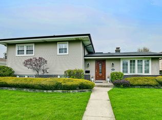 1435 Phoenix Dr, Des Plaines, IL 60018