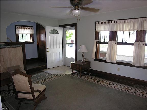 3rd image of 127 Longford Ave