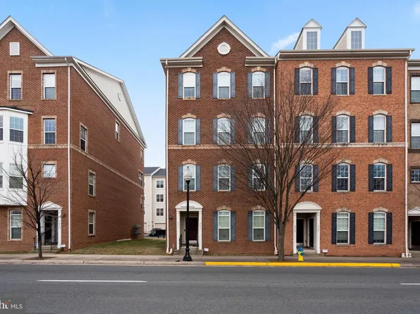 9557 Center St, Manassas, VA 20110