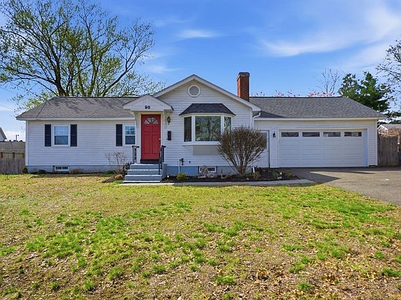3rd image of 98 Greenpoint Cir