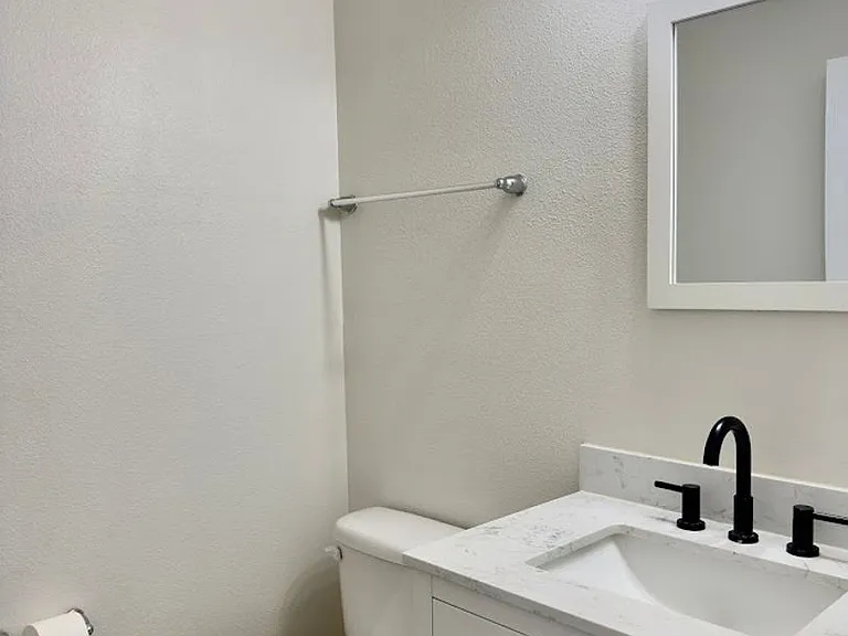 101 Cedar Breeze Dr — Photo 5