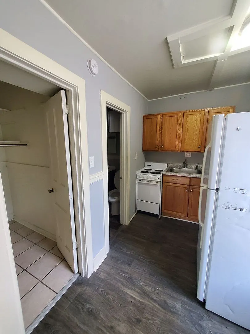 316 - 320 Maple Ave 6 Unit — Photo 4