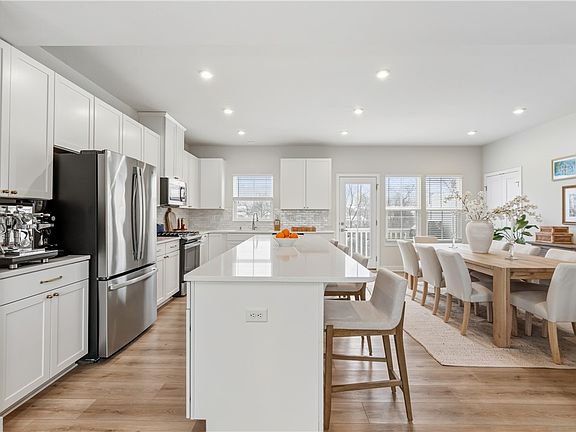 4th image of 410 Scharberry Ln