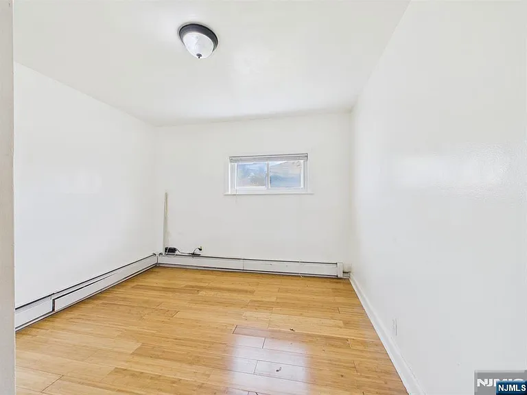 247 Malcolm Ave — Photo 9