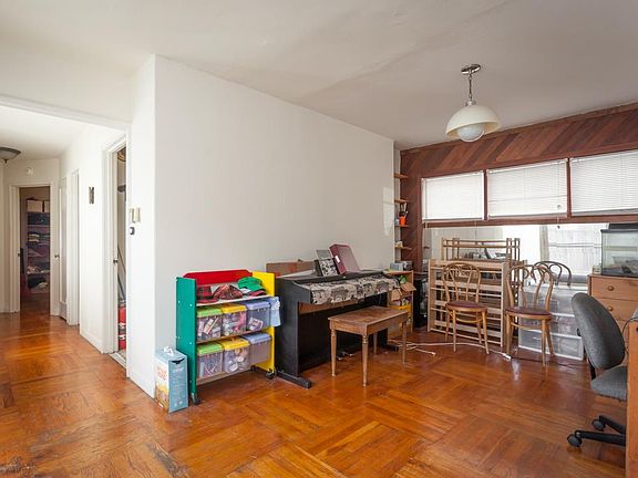 5th image of 1013 McKendrie St