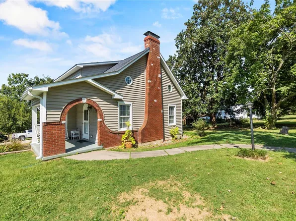 921 2nd St E, Scott City, MO 63780