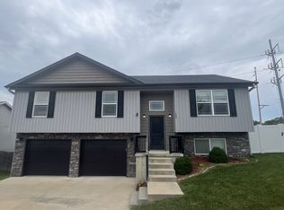 102 Division St, Knob Noster, MO 65336